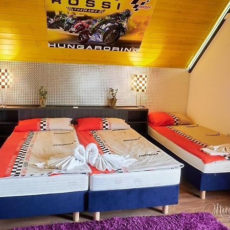 Kamaras Ring House Bed & Breakfast โมจเยอโรด ภายนอก รูปภาพ