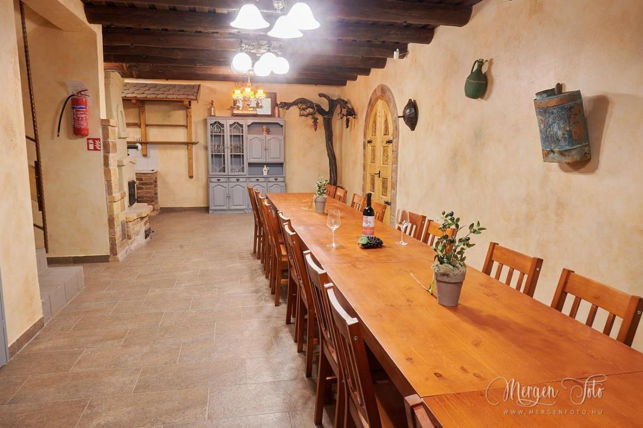 Kamaras Ring House Bed & Breakfast โมจเยอโรด ภายนอก รูปภาพ