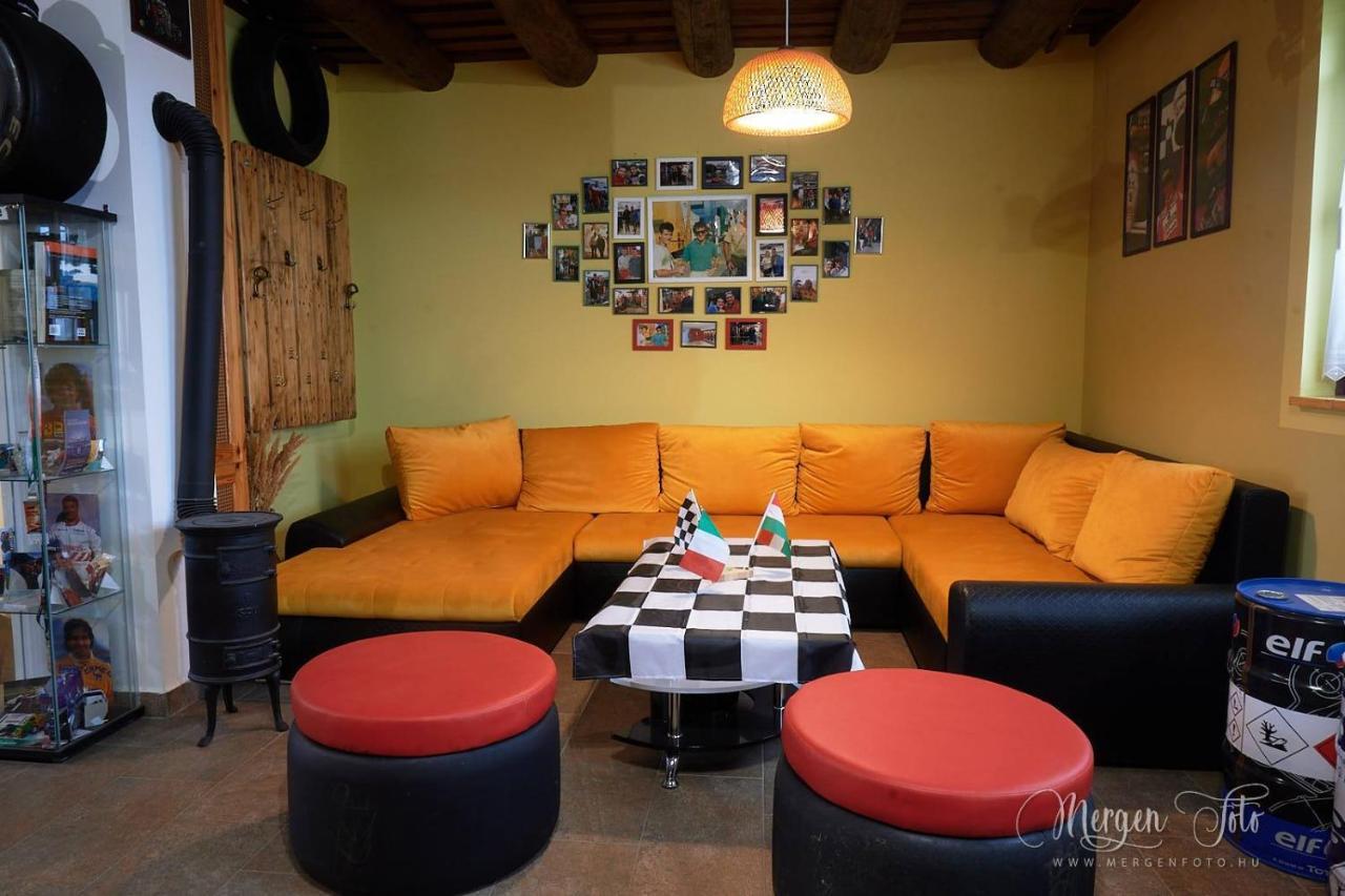 Kamaras Ring House Bed & Breakfast โมจเยอโรด ภายนอก รูปภาพ