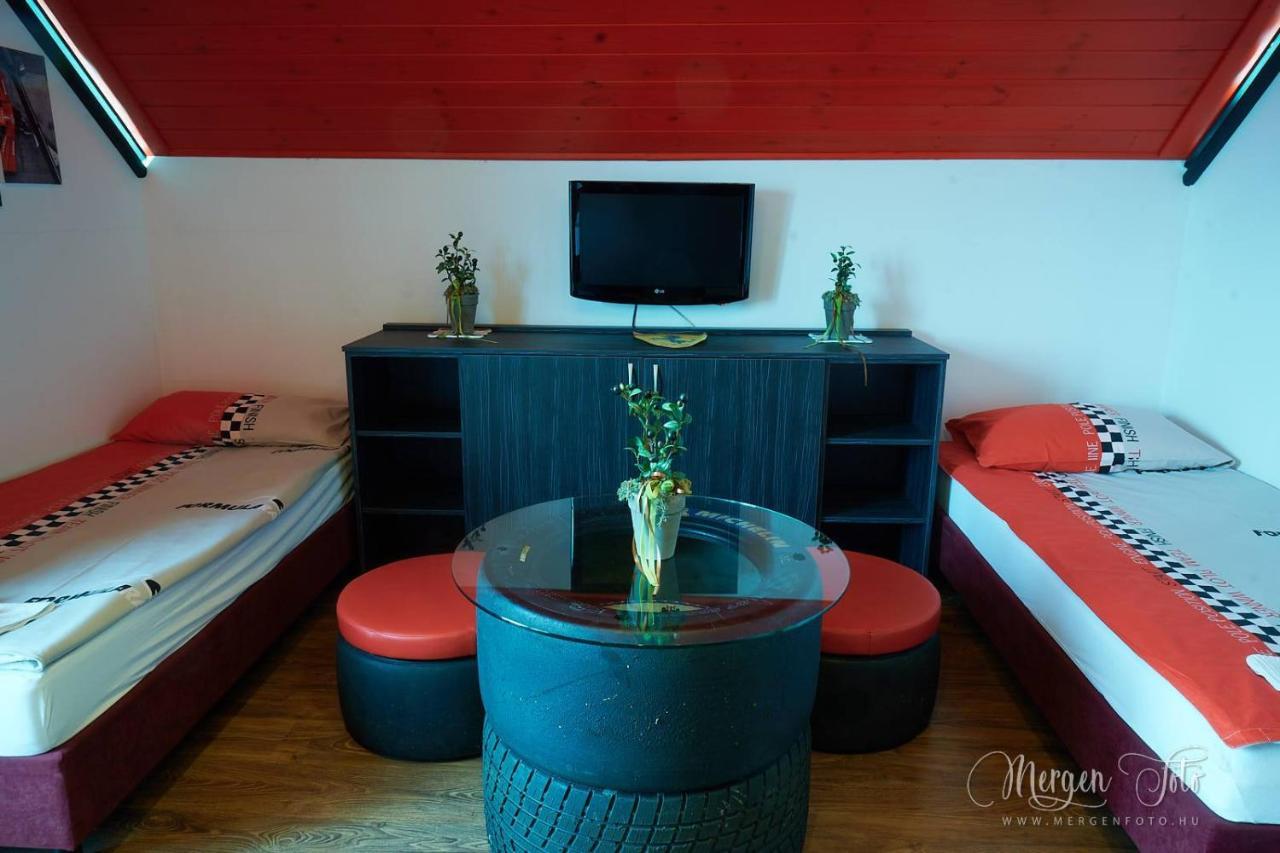 Kamaras Ring House Bed & Breakfast โมจเยอโรด ภายนอก รูปภาพ