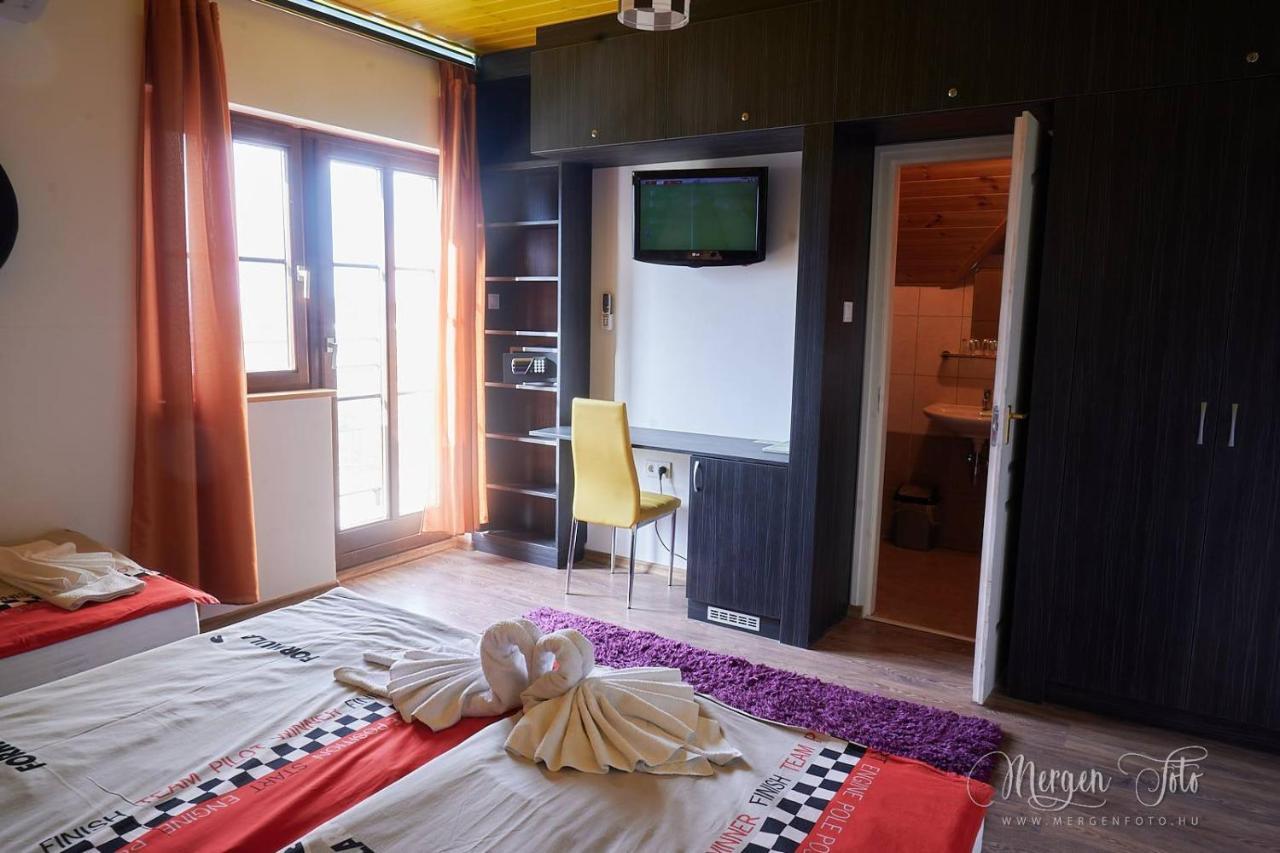 Kamaras Ring House Bed & Breakfast โมจเยอโรด ภายนอก รูปภาพ