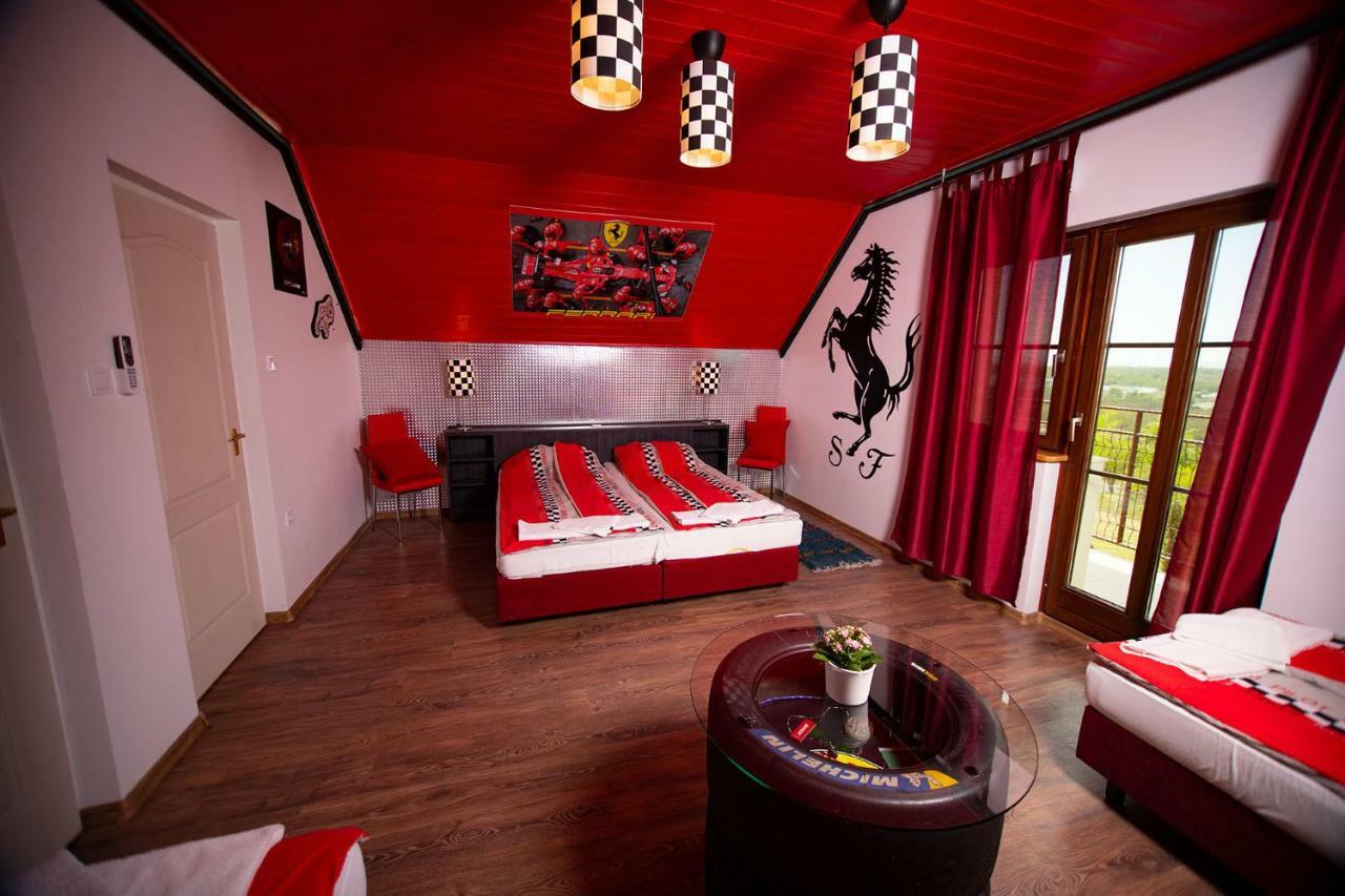 Kamaras Ring House Bed & Breakfast โมจเยอโรด ภายนอก รูปภาพ
