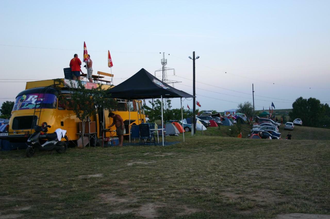 Kamaras Ring House Bed & Breakfast โมจเยอโรด ภายนอก รูปภาพ